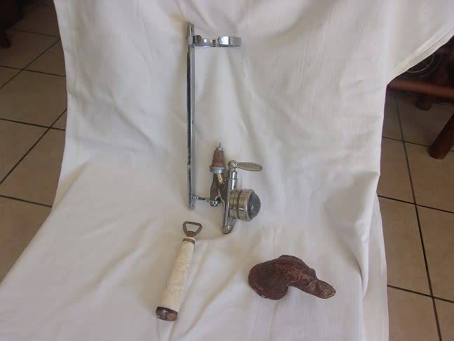 Vintage Gaskell & Chambers Quarter Gill Optic Pearl, scrimshaw and hunting dog head bottle openers