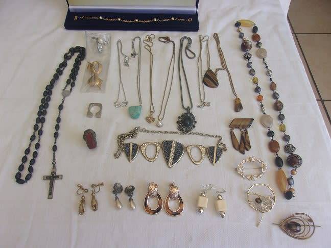 Large lot of vintage costume jewellery in a jewellery box