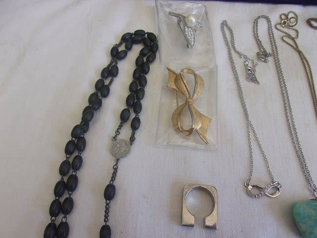 Large lot of vintage costume jewellery in a jewellery box
