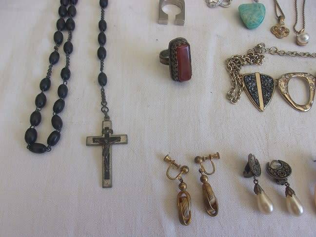 Large lot of vintage costume jewellery in a jewellery box