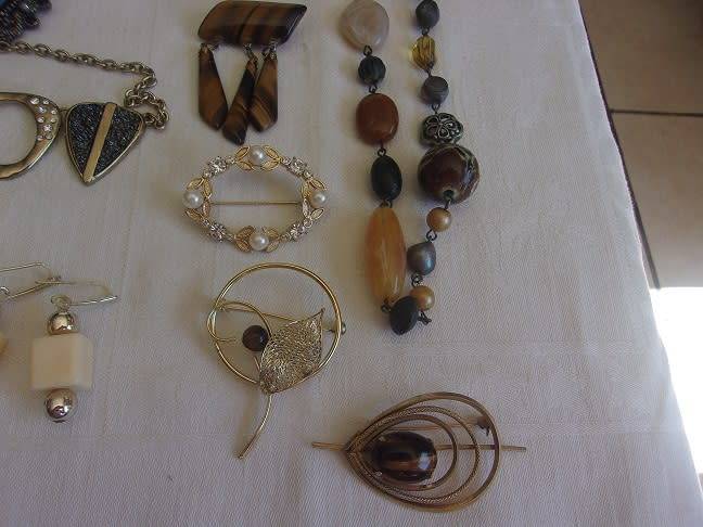 Large lot of vintage costume jewellery in a jewellery box