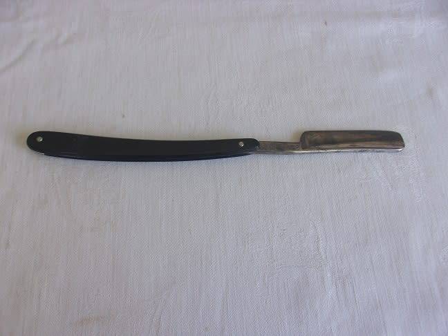 Collection of 5 antique/ vintage straight (cut throat) razors for 1 bid