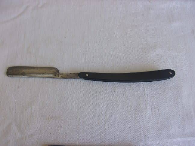 Collection of 5 antique/ vintage straight (cut throat) razors for 1 bid