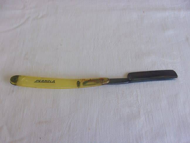 Collection of 5 antique/ vintage straight (cut throat) razors for 1 bid
