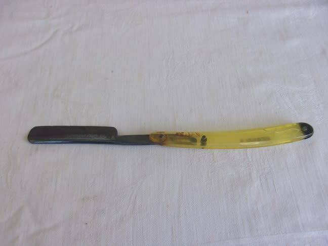 Collection of 5 antique/ vintage straight (cut throat) razors for 1 bid