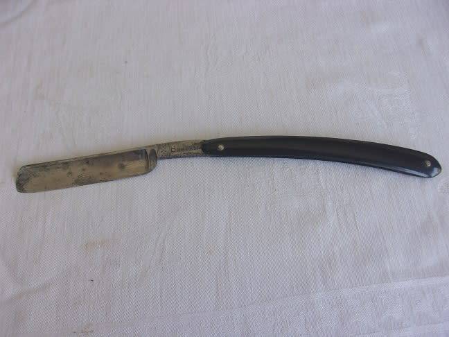 Collection of 5 antique/ vintage straight (cut throat) razors for 1 bid
