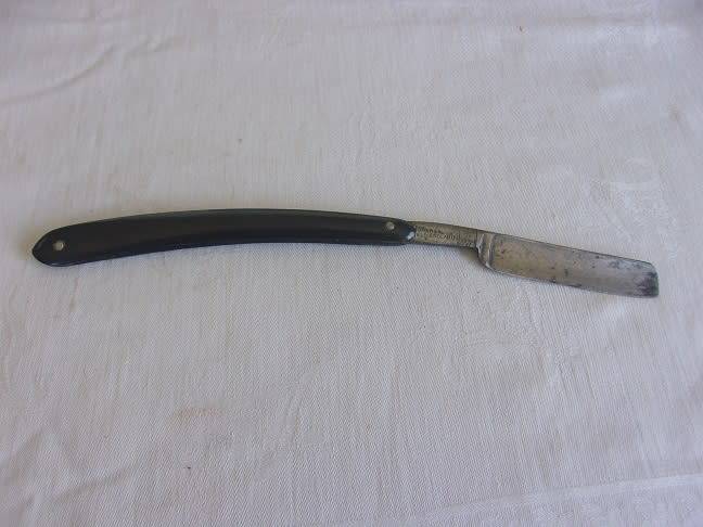 Collection of 5 antique/ vintage straight (cut throat) razors for 1 bid