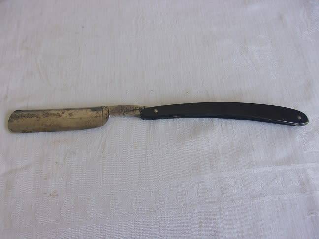 Collection of 5 antique/ vintage straight (cut throat) razors for 1 bid