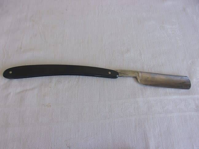 Collection of 5 antique/ vintage straight (cut throat) razors for 1 bid