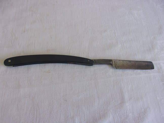 Collection of 5 antique/ vintage straight (cut throat) razors for 1 bid
