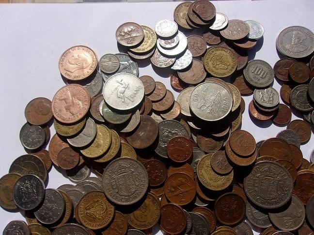 1,3 kilogram lot of world coins for 1 bid