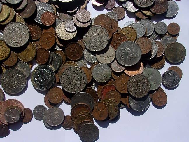 1,3 kilogram lot of world coins for 1 bid