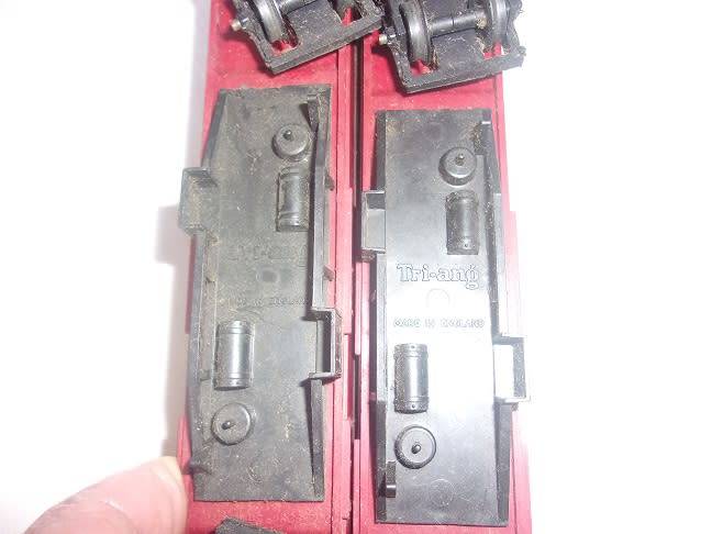 Large lot of HO/ OO gauge model railway accessories for 1 bid