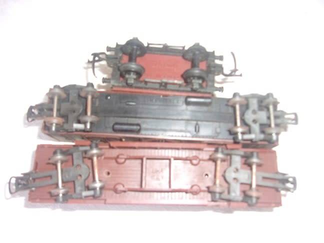 Large lot of HO/ OO gauge model railway accessories for 1 bid