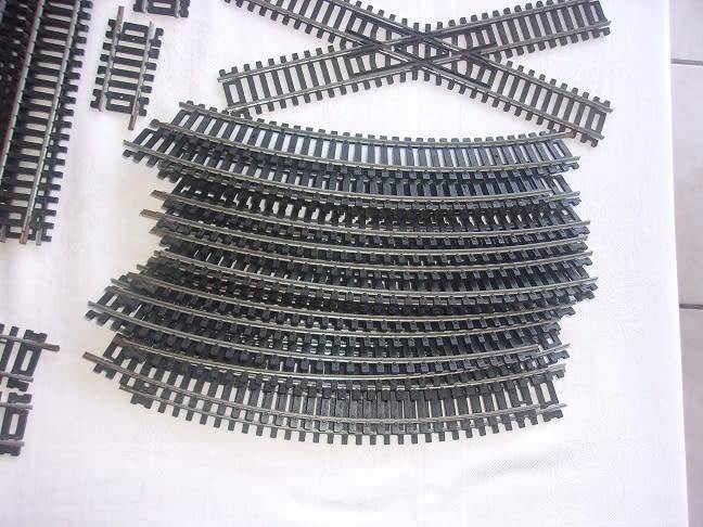 Large lot of HO/ OO gauge model railway accessories for 1 bid