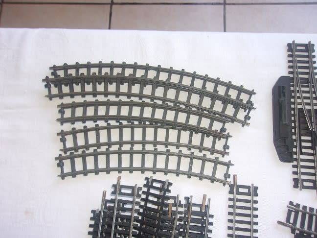 Large lot of HO/ OO gauge model railway accessories for 1 bid