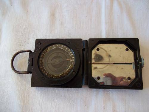 Vintage WW2 T.G. Co. Ltd. field marching compass