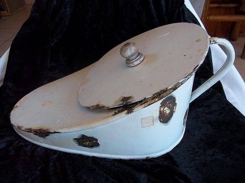 Antique enamel slipper bedpan with lid