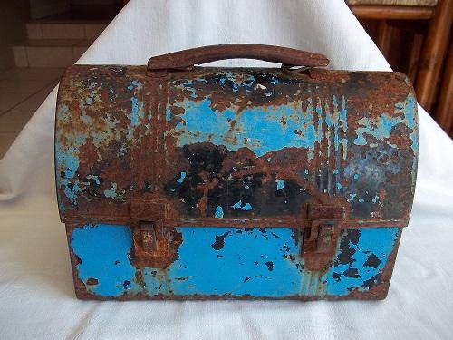 Wow!!! Vintage metal scoff box - very shabby
