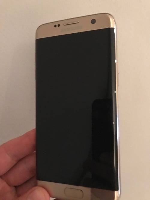 SAMSUNG GALAXY S7 EDGE & SAMSUNG HIGH SPEED WIRELESS CHARGING PAD WITH FREE GEAR VR