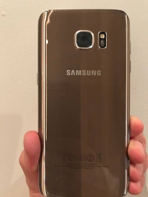 SAMSUNG GALAXY S7 EDGE & SAMSUNG HIGH SPEED WIRELESS CHARGING PAD WITH FREE GEAR VR