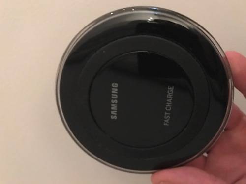 SAMSUNG GALAXY S7 EDGE & SAMSUNG HIGH SPEED WIRELESS CHARGING PAD WITH FREE GEAR VR