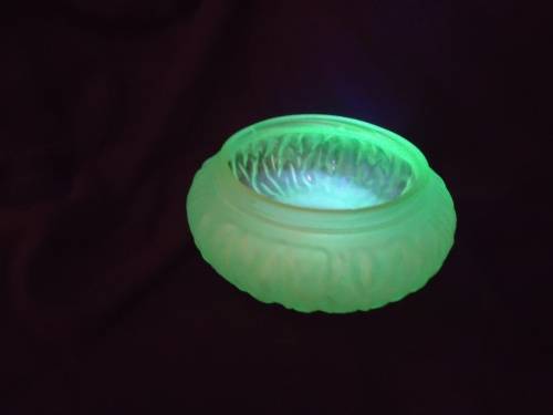 ART DECO VASELINE/ URANIUM GLASS DRESSINGTABLE DISH IN GREAT CONDITION