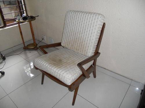 STYLISH COMFORTABLE MAHOGANY RETRO ARMCHAIR.NO RESERVE!!!