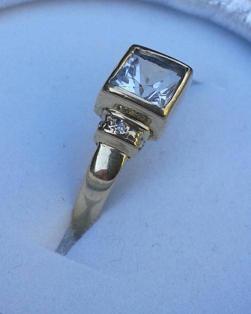 9ct gold ring diamond 