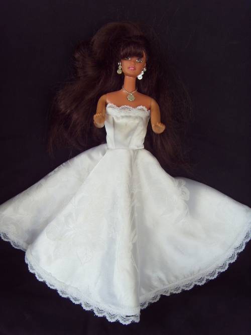 STUNNING 1990 MATTEL BARBIE - LONG HAIR