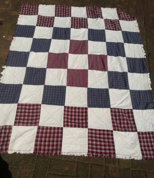 GORGEOUS TRADITIONAL RAG QUILT/THROW - 150 CM X 190 CM