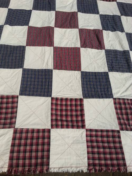 GORGEOUS TRADITIONAL RAG QUILT/THROW - 150 CM X 190 CM