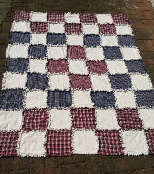 GORGEOUS TRADITIONAL RAG QUILT/THROW - 150 CM X 190 CM
