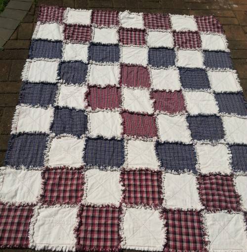 GORGEOUS TRADITIONAL RAG QUILT/THROW - 150 CM X 190 CM