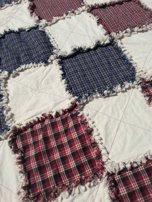 GORGEOUS TRADITIONAL RAG QUILT/THROW - 150 CM X 190 CM