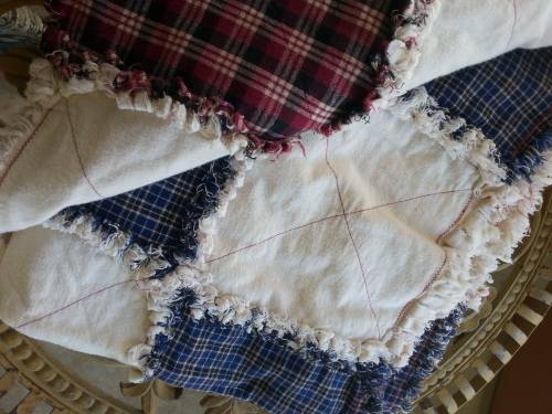 GORGEOUS TRADITIONAL RAG QUILT/THROW - 150 CM X 190 CM