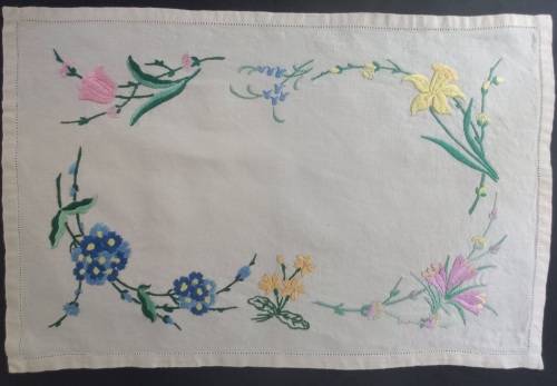 VINTAGE EMBROIDERED LINEN TRAY CLOTH