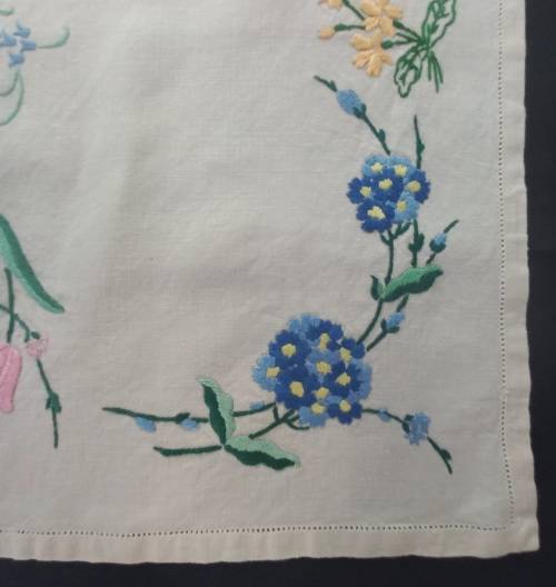 VINTAGE EMBROIDERED LINEN TRAY CLOTH