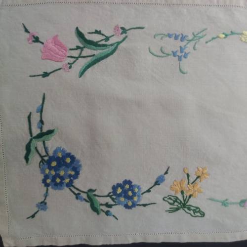 VINTAGE EMBROIDERED LINEN TRAY CLOTH