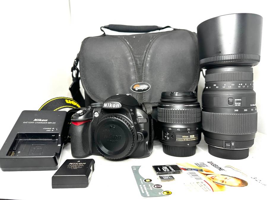 NIKON D3100 with 2 lens and accessories Excellent condition as new