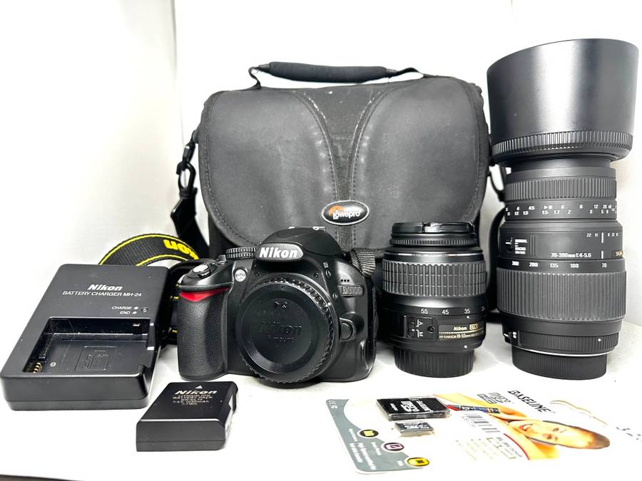 NIKON D3100 with 2 lens and accessories Excellent condition as new