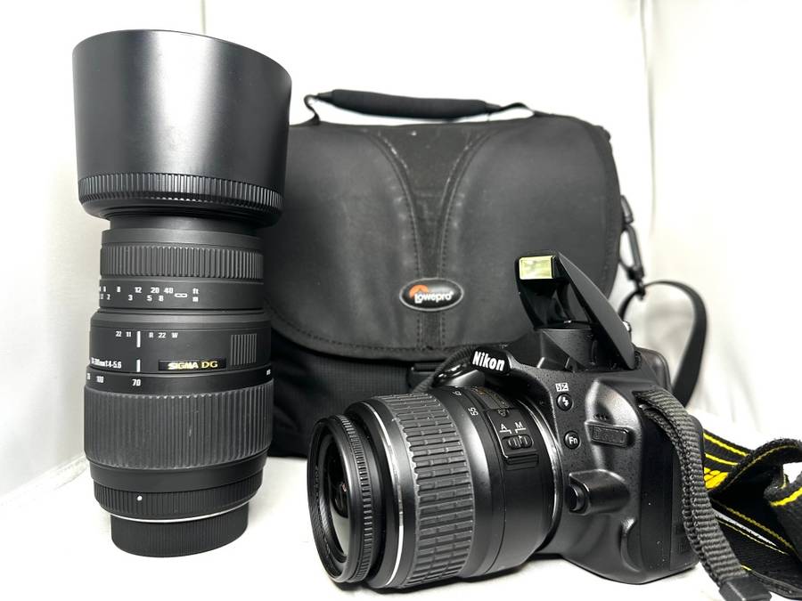 NIKON D3100 with 2 lens and accessories Excellent condition as new