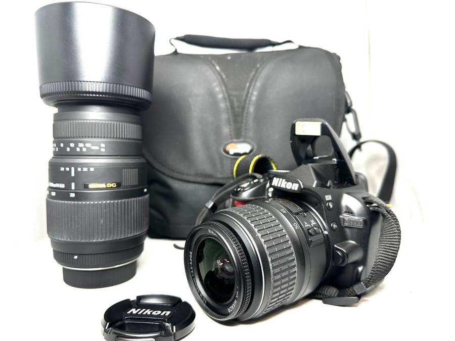 NIKON D3100 with 2 lens and accessories Excellent condition as new