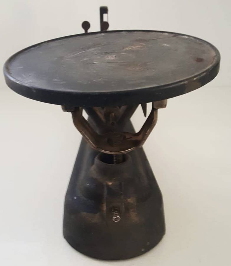 Vintage Metal Scale with 3 Weights