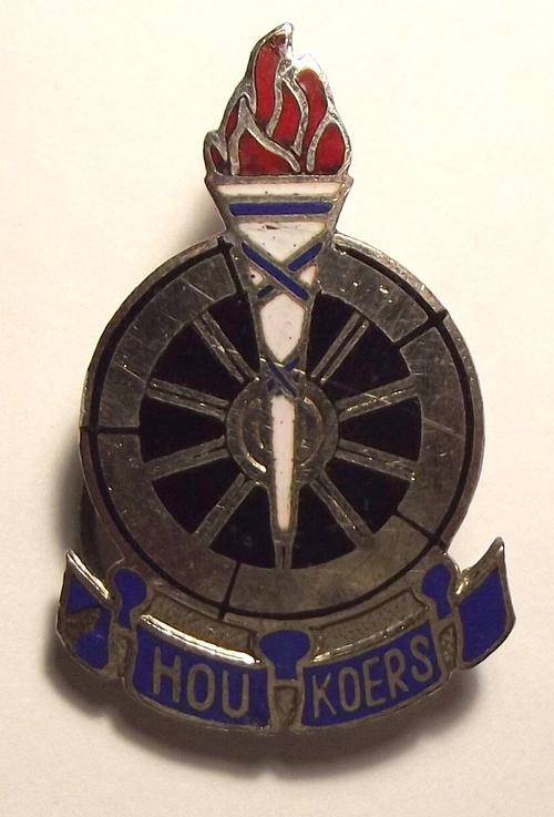 Old Voortrekkers Hou Koers Metal Cap Badge