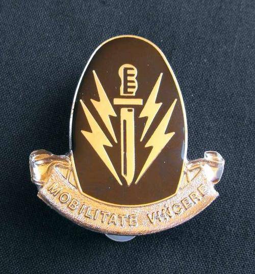 SADF 61 MECHANISED INFANTRY METAL BERET BADGE