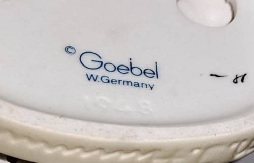 Goebel `Signs of Spring` Hummel Figurine Marked 203 2/0 20 1948