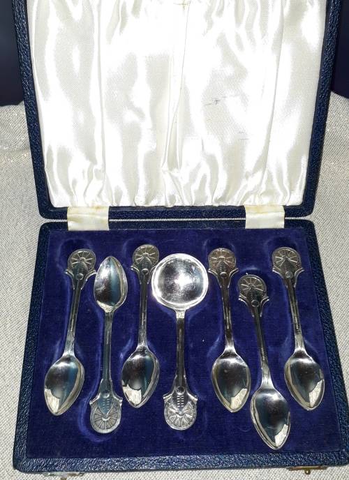 Voortrekker Monument Silver Spoon Set 1949-WH Coetzer  7 spoons.