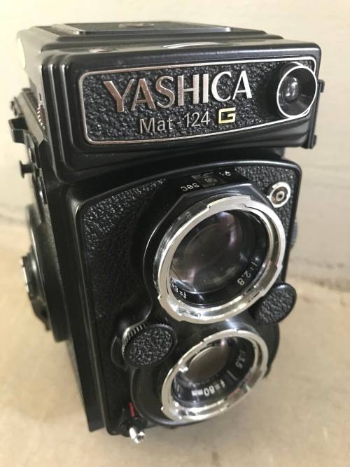 Yashica Mat-124G