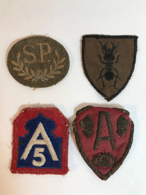 Mixed lot of badges